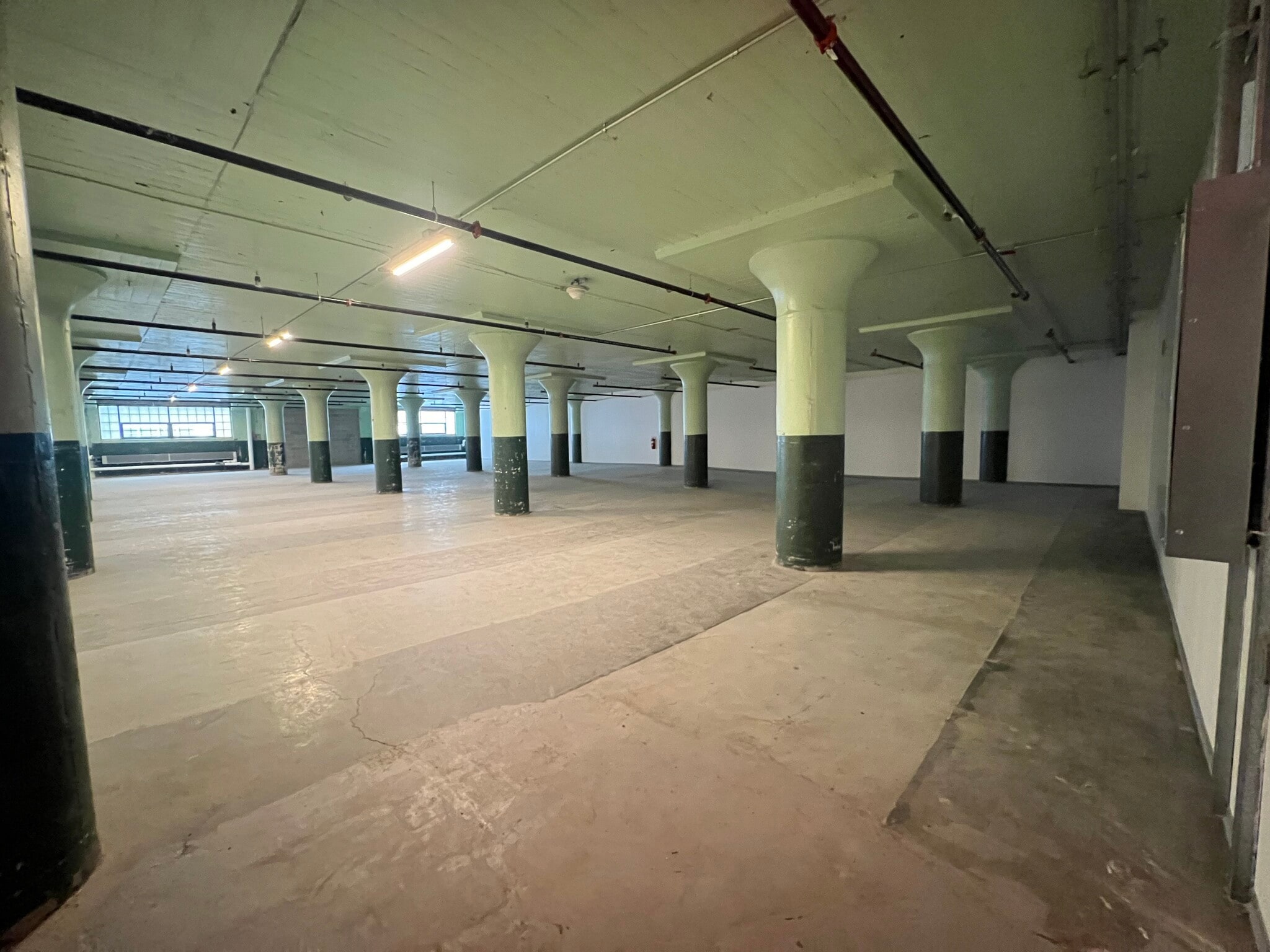 141 Flushing Ave, Brooklyn, NY à louer Photo intérieure- Image 1 de 2