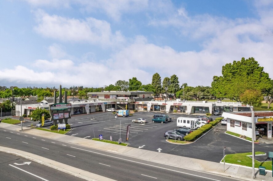 5237-5263 Paramount Blvd, Lakewood, CA for lease - Building Photo - Image 1 of 33
