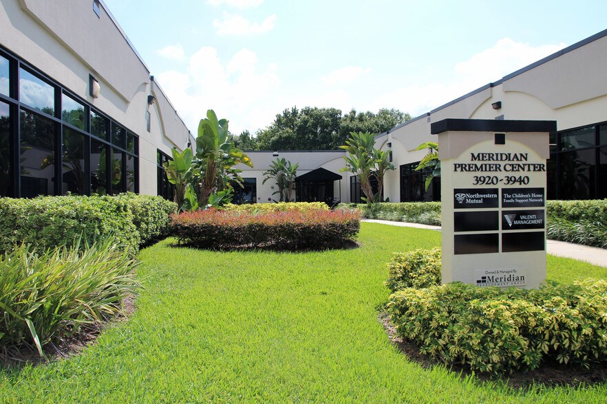 3920-3940 Premier North Dr, Tampa, FL à louer - Photo du bâtiment - Image 2 de 5