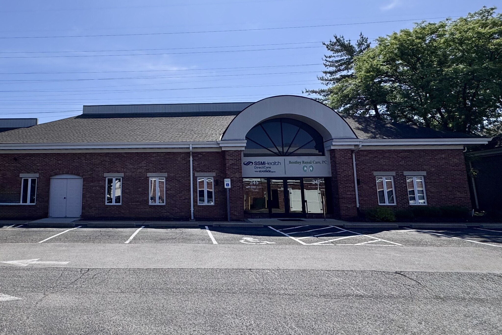 253-261 Dunn Rd, Florissant, MO for lease Building Photo- Image 1 of 3