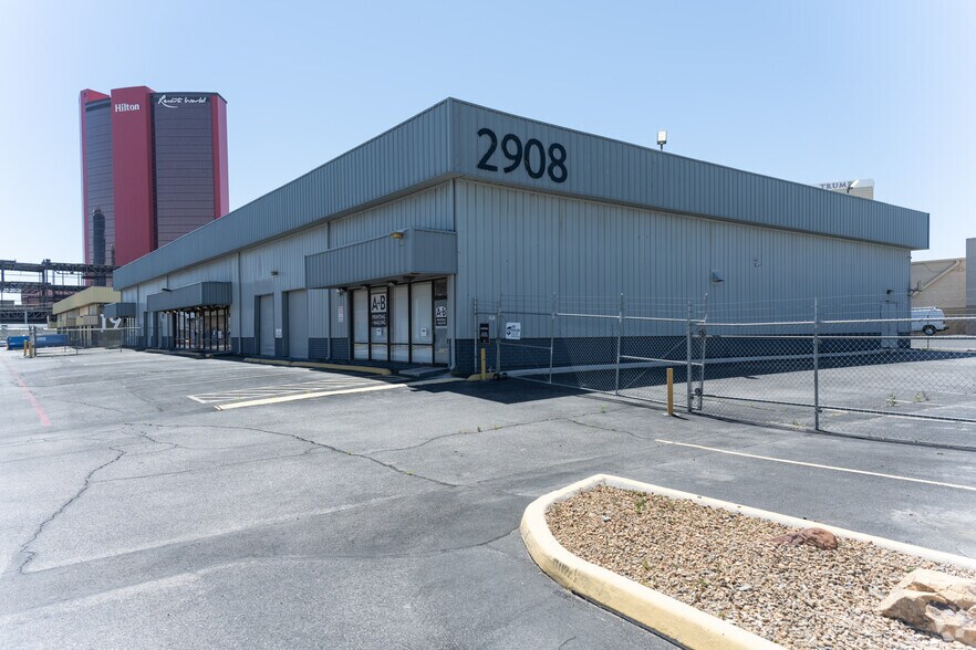 2908 S Highland Dr, Las Vegas, NV à louer - Photo principale - Image 1 de 36
