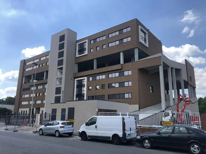 Office in Colombes for lease - Building Photo - Image 3 of 29