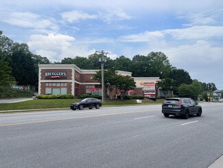 More details for 3215 Battleground Ave, Greensboro, NC - Retail for Lease