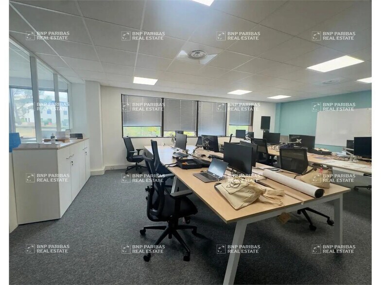 350 Avenue Jean-René Guillibert Gautier De La Lauzière, Aix-en-Provence à louer - Photo du bâtiment - Image 2 de 186