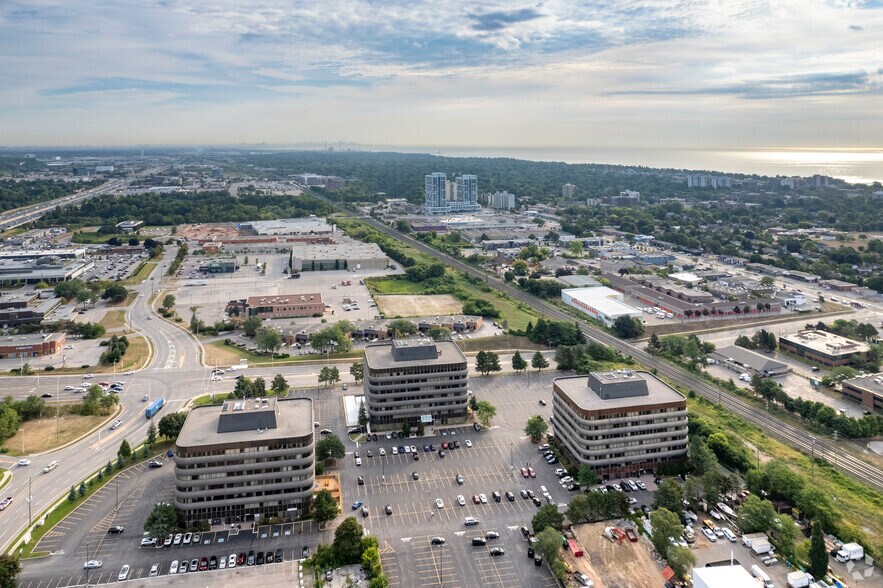 700 Dorval Dr, Oakville, ON à louer - Aérien - Image 2 de 25