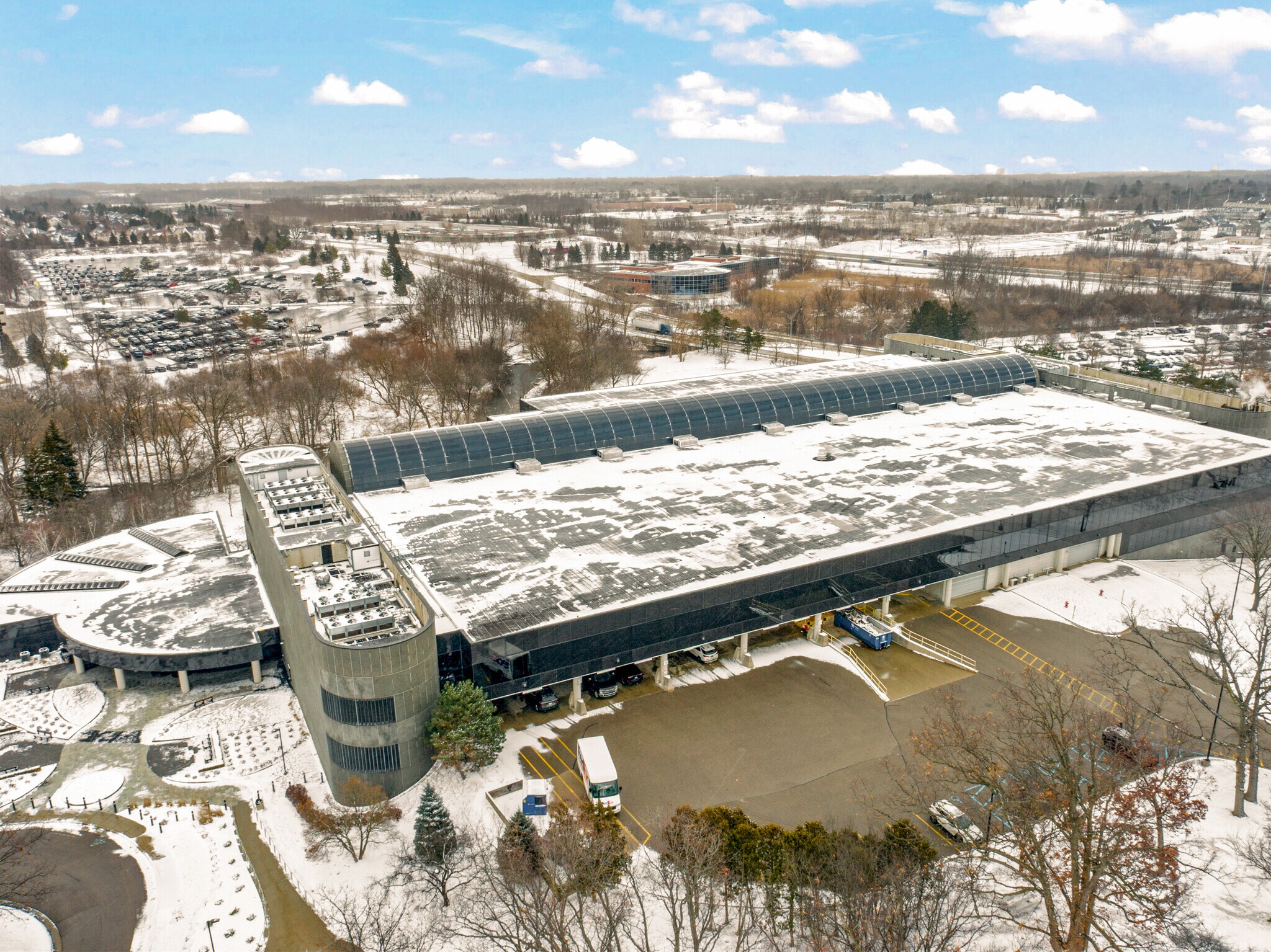 3701 Hamlin Rd, Auburn Hills, MI à louer Photo du bâtiment- Image 1 de 17