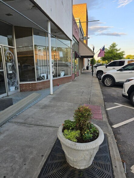 126 Railroad St, Thomson, GA à vendre - Photo du bâtiment - Image 3 de 12