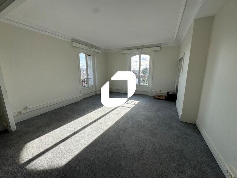 Office in Bourg-la-Reine for lease - Interior Photo - Image 2 of 8