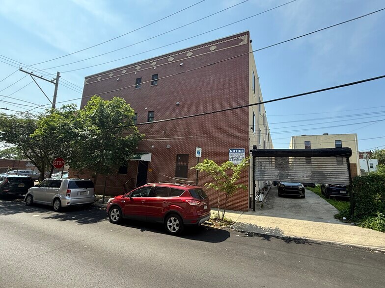 21 units- portefeuille de 7 propriétés à vendre sur LoopNet.ca - Photo du bâtiment - Image 3 de 38