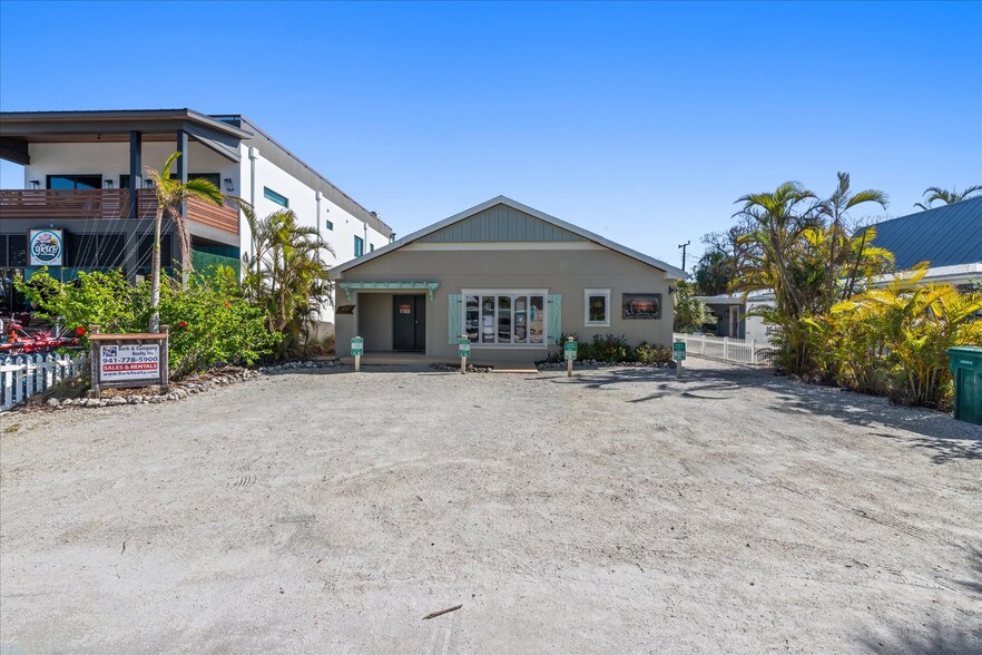 413 Pine Ave, Anna Maria, FL à vendre - Photo principale - Image 1 de 24