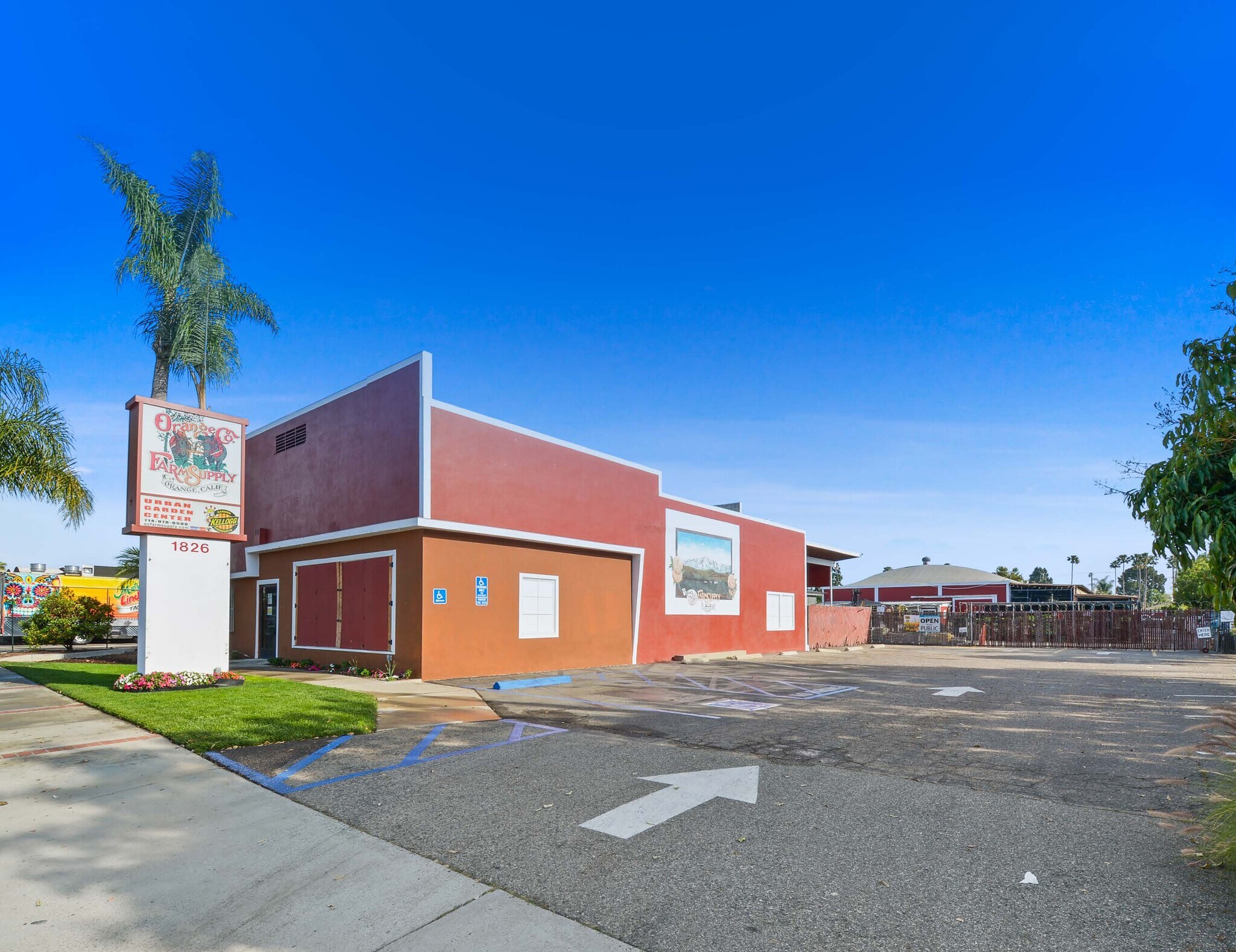 1826 W Chapman Ave, Orange, CA à vendre Photo du bâtiment- Image 1 de 7