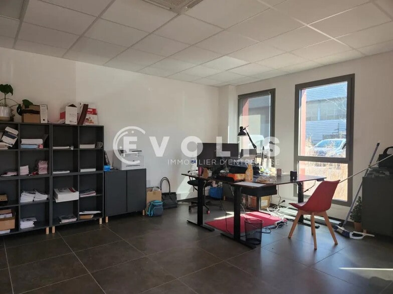 Flex dans Chassieu à louer - Photo du bâtiment - Image 2 de 17