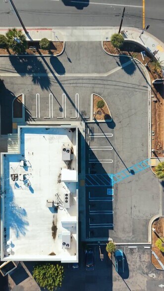 6012 Edinger Ave, Huntington Beach, CA à vendre - Vidéo sur l’inscription commerciale - Image 2 de 21