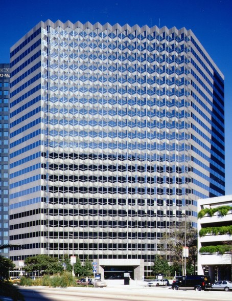 1555 Poydras St, New Orleans, LA for lease - Primary Photo - Image 1 of 7