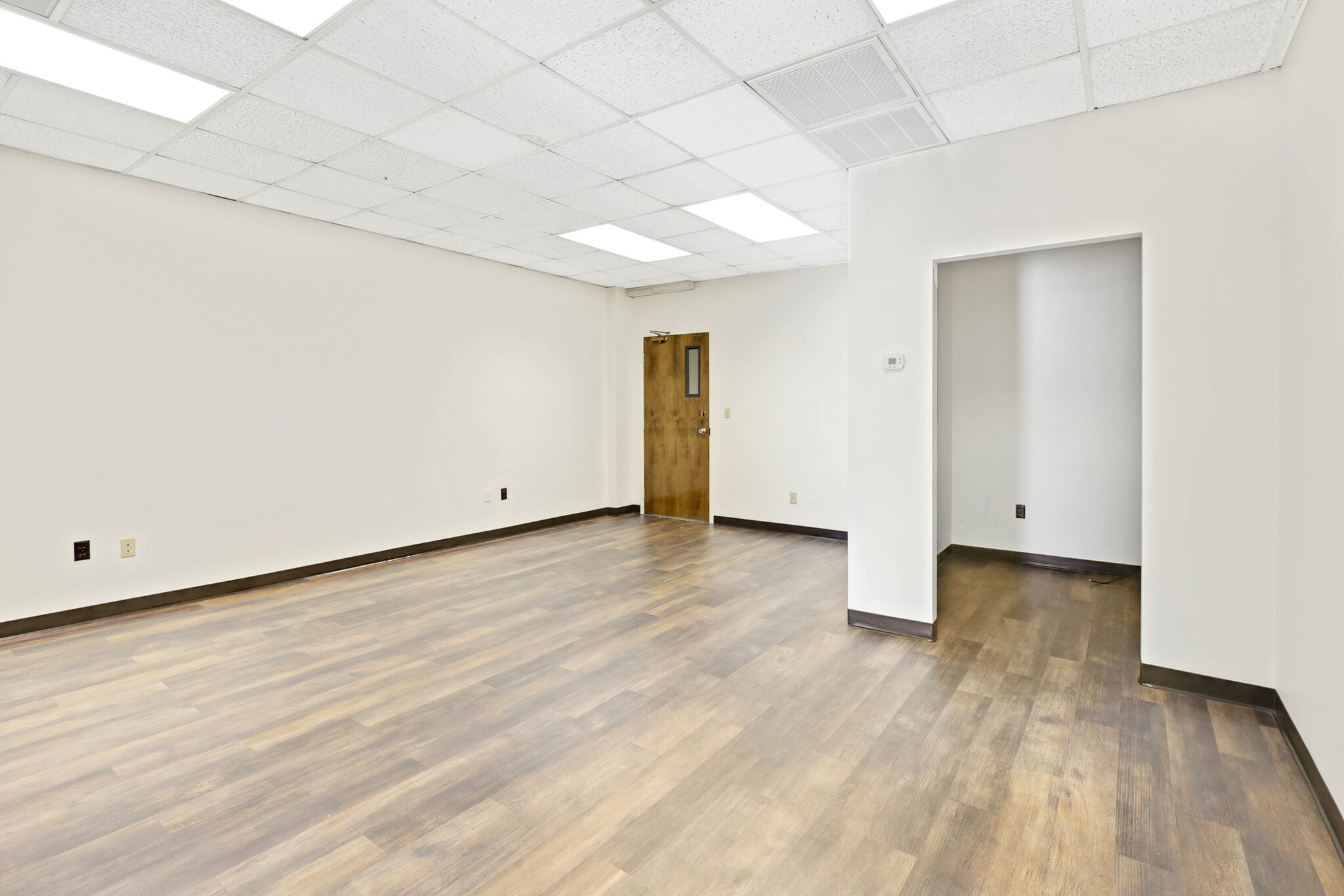 5751 Uptain Rd, Chattanooga, TN for lease Interior Photo- Image 1 of 7