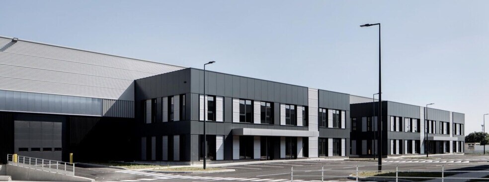 Rue Du Commandant Rolland, Le Bourget for lease - Building Photo - Image 1 of 4