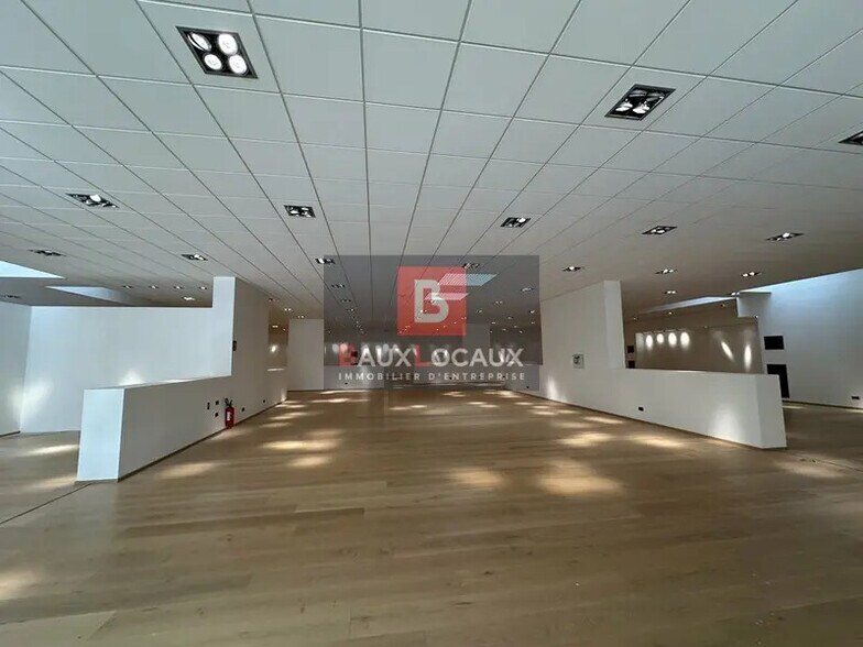 Retail in Avignon for lease - Interior Photo - Image 2 of 7