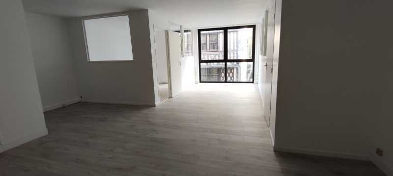 Office in Rouen for lease - Interior Photo - Image 2 of 5