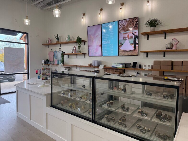 13203 SE 172nd Ave, Happy Valley, OR for lease - Interior Photo - Image 2 of 7