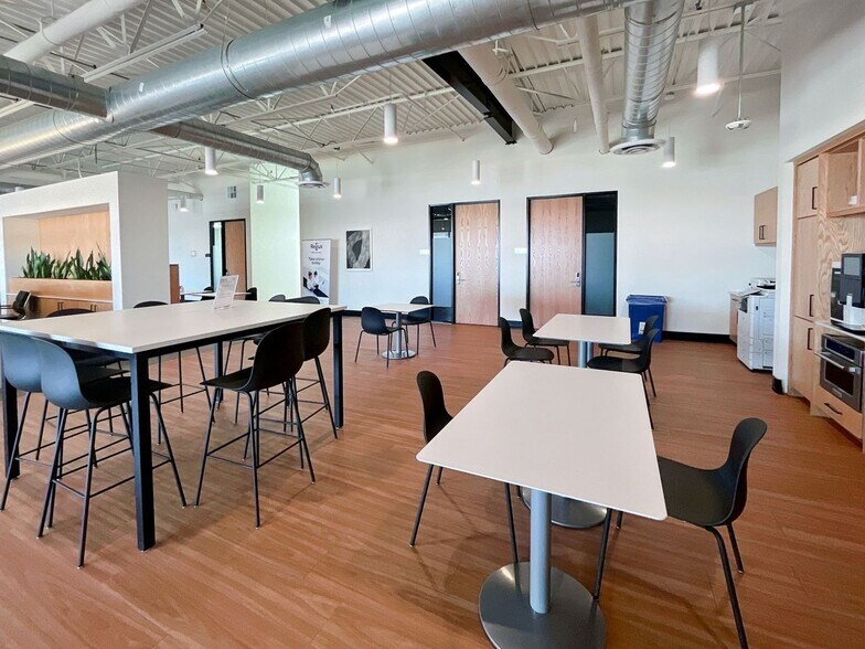 13509 Lyndon B Johnson Fwy, Garland, TX à louer - Photo intérieure - Image 3 de 8