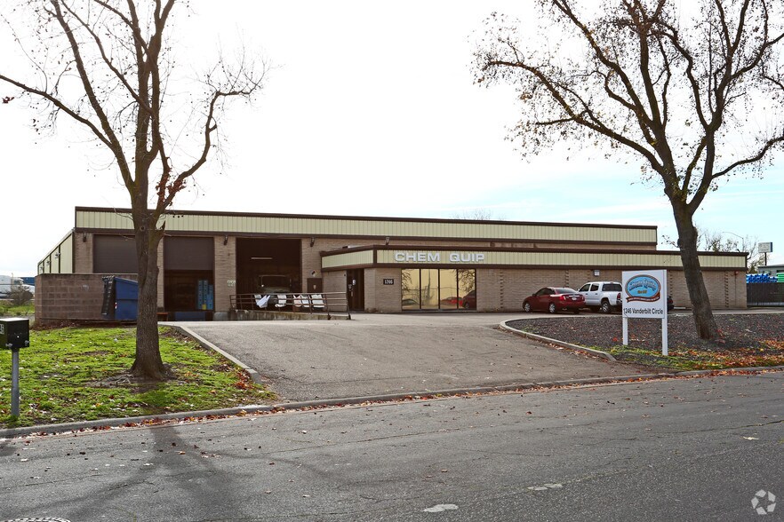 1246 Vanderbilt Cir, Manteca, CA à louer - Photo du bâtiment - Image 3 de 4