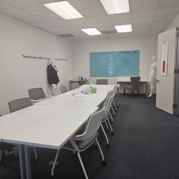 4111 Directors Row, Houston, TX for lease - Interior Photo - Image 3 of 8