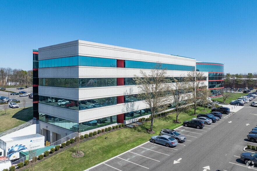 150 Motor Pkwy, Hauppauge, NY à louer - Photo du bâtiment - Image 2 de 22