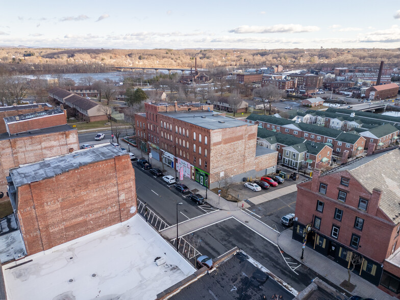 107-109 High St, Holyoke, MA à louer - Photo du bâtiment - Image 2 de 5