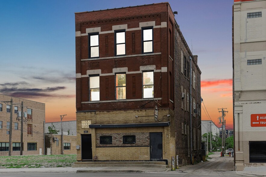 1665 W Fullerton Ave, Chicago, IL for sale - Building Photo - Image 3 of 26