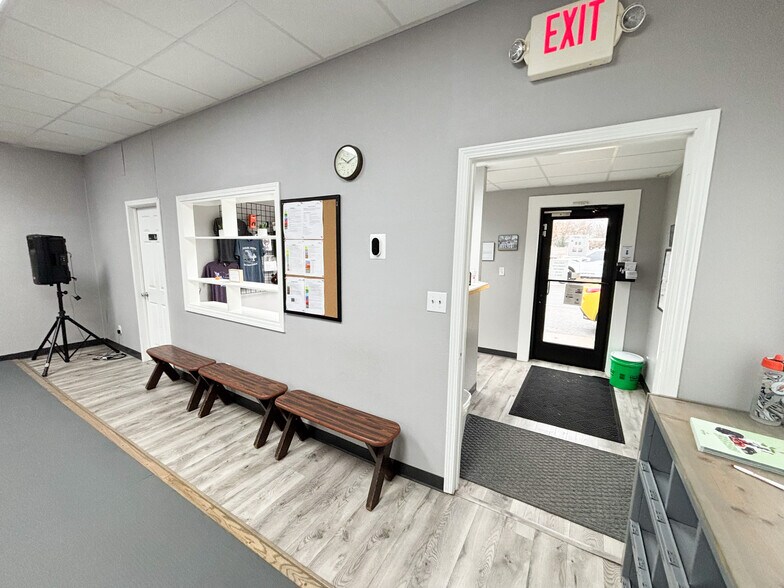 112 E Jackson St, Willard, MO à vendre - Photo du bâtiment - Image 2 de 11