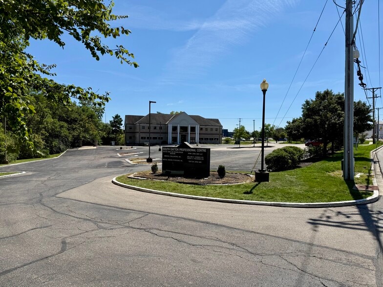 2591 Miamisburg-Centerville Rd, Dayton, OH for sale - Building Photo - Image 2 of 18