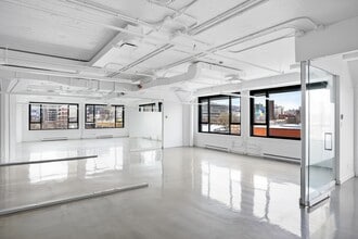 3575 Boul Saint-Laurent, Montréal, QC à louer Photo intérieure- Image 2 de 3