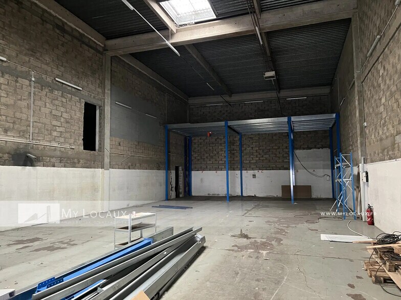 Industrial in Gennevilliers for lease - Building Photo - Image 1 of 5