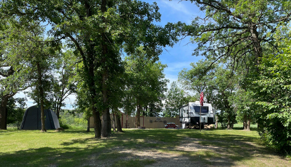 10851 Lake Rd, Bottineau, ND à vendre - Photo principale - Image 1 de 3