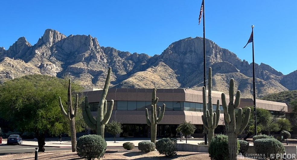 11100 N Oracle Rd, Tucson, AZ for lease - Building Photo - Image 1 of 7