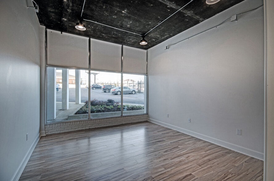 905 N State St, Jackson, MS for lease - Building Photo - Image 3 of 20