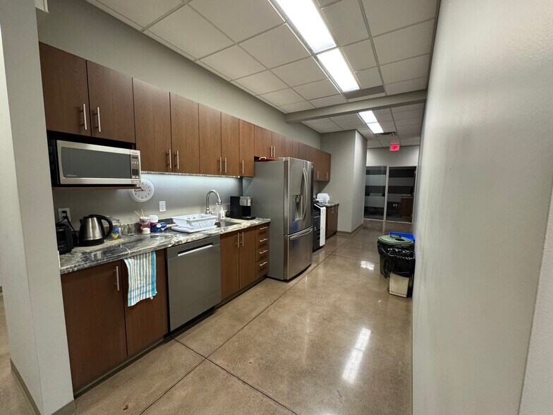 4950 106th Ave SE, Calgary, AB à louer - Photo du bâtiment - Image 3 de 5