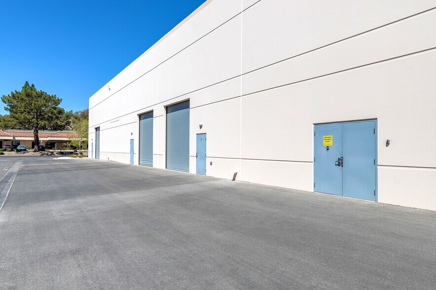 2960 E SUNSET Rd, Las Vegas, NV à vendre - Photo du bâtiment - Image 3 de 7