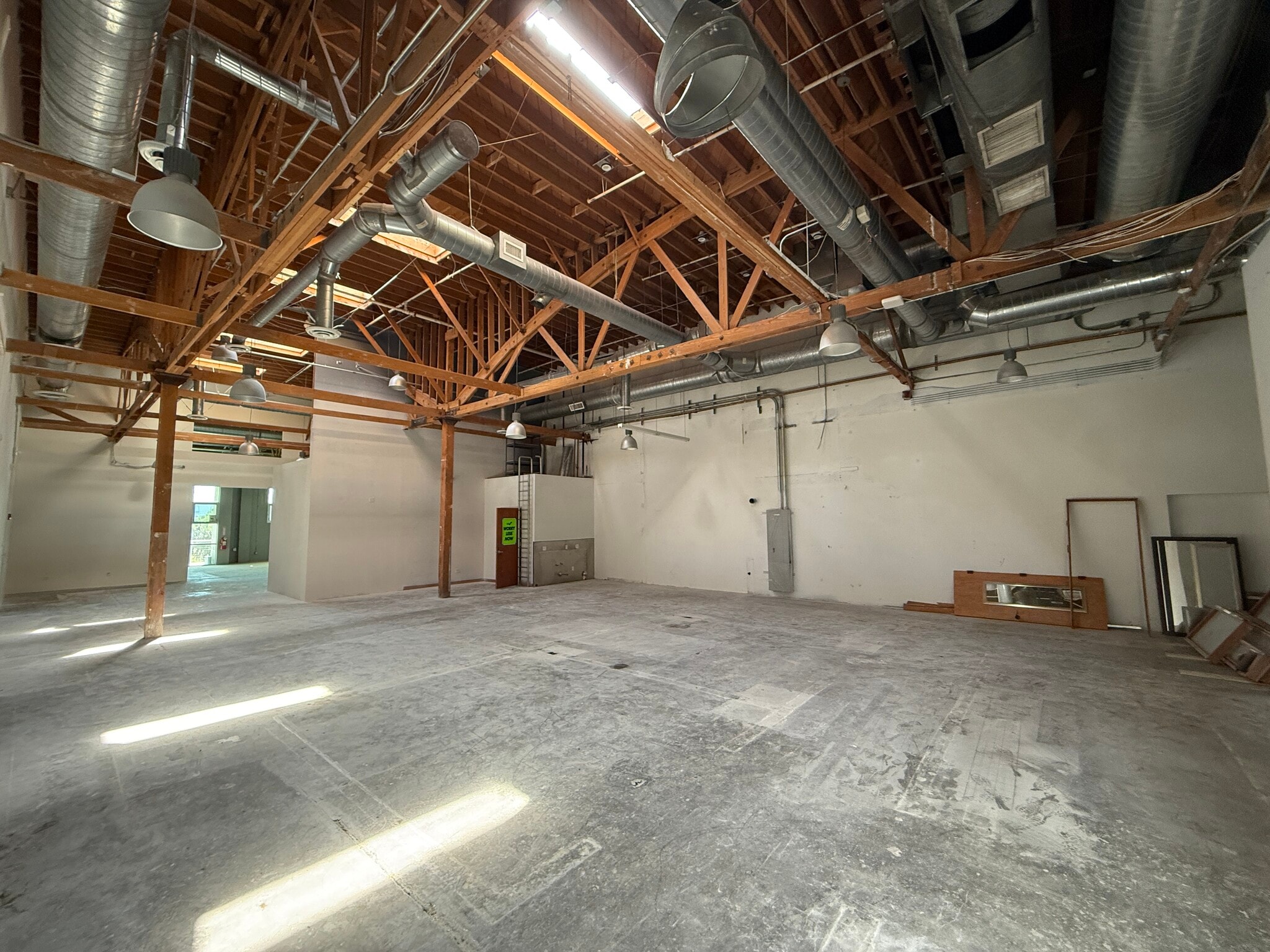 3562-3582 Eastham Dr, Culver City, CA for lease Interior Photo- Image 1 of 3
