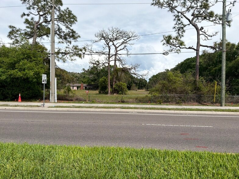 4075 Old Canoe Creek Rd, Saint Cloud, FL à louer - Photo du bâtiment - Image 3 de 7