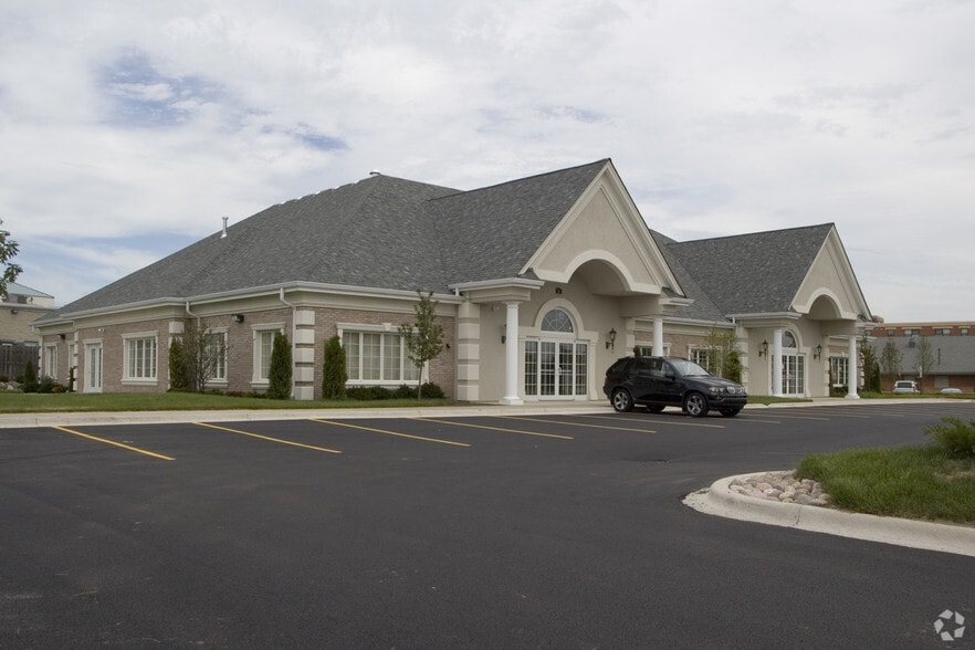 70 S Constitution Ct, Aurora, IL for sale - Building Photo - Image 2 of 3