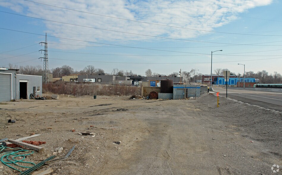 8915 S Broadway, Saint Louis, MO à vendre - Photo du bâtiment - Image 3 de 8