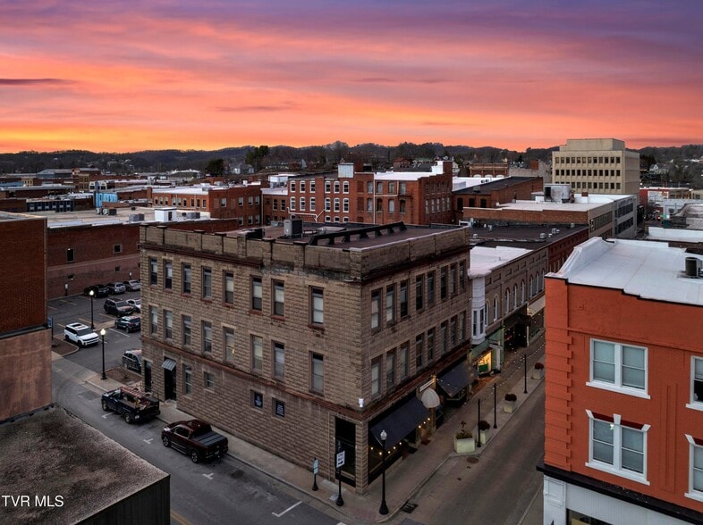 28-30 6th St, Bristol, TN à louer - Photo du bâtiment - Image 2 de 7