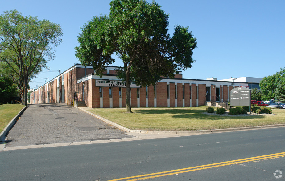 5301 Edina Industrial Blvd, Edina, MN for lease - Building Photo - Image 1 of 16