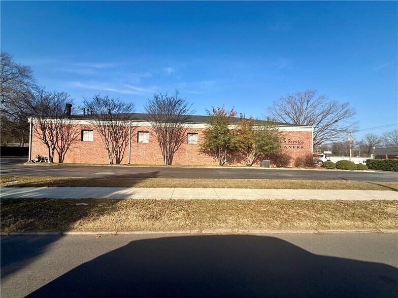 718 S Arkansas Ave, Russellville, AR à vendre - Photo du bâtiment - Image 3 de 18