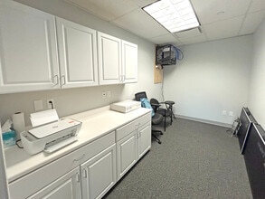 125 Emeryville Dr, Cranberry Township, PA for lease Interior Photo- Image 2 of 5