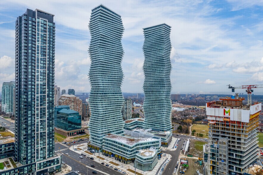M City 1, Mississauga, ON à louer - Photo du bâtiment - Image 3 de 5