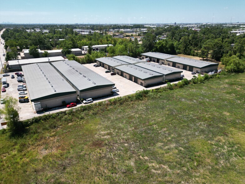 16721 Hollister St, Houston, TX à louer - Photo du bâtiment - Image 3 de 4