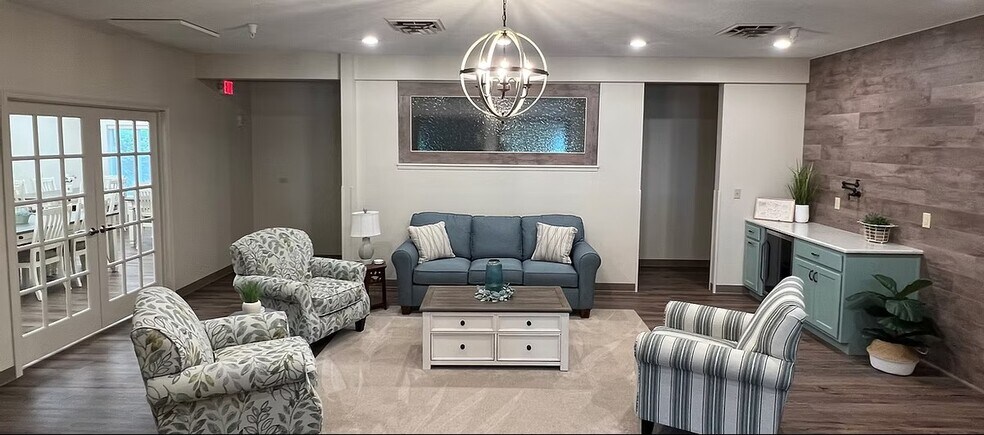 7615 N Harker Dr, Peoria, IL à vendre - Photo du bâtiment - Image 3 de 3