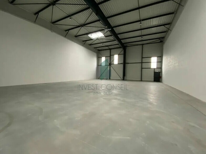 Flex dans SAINT-OUEN-L'AUMONE à louer - Photo du bâtiment - Image 3 de 8